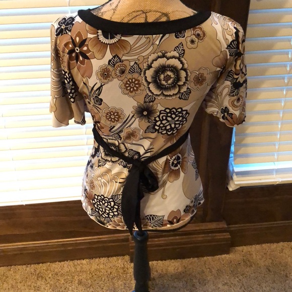 B Works short sleeve Blouse Size Medium - Picture 2 of 3